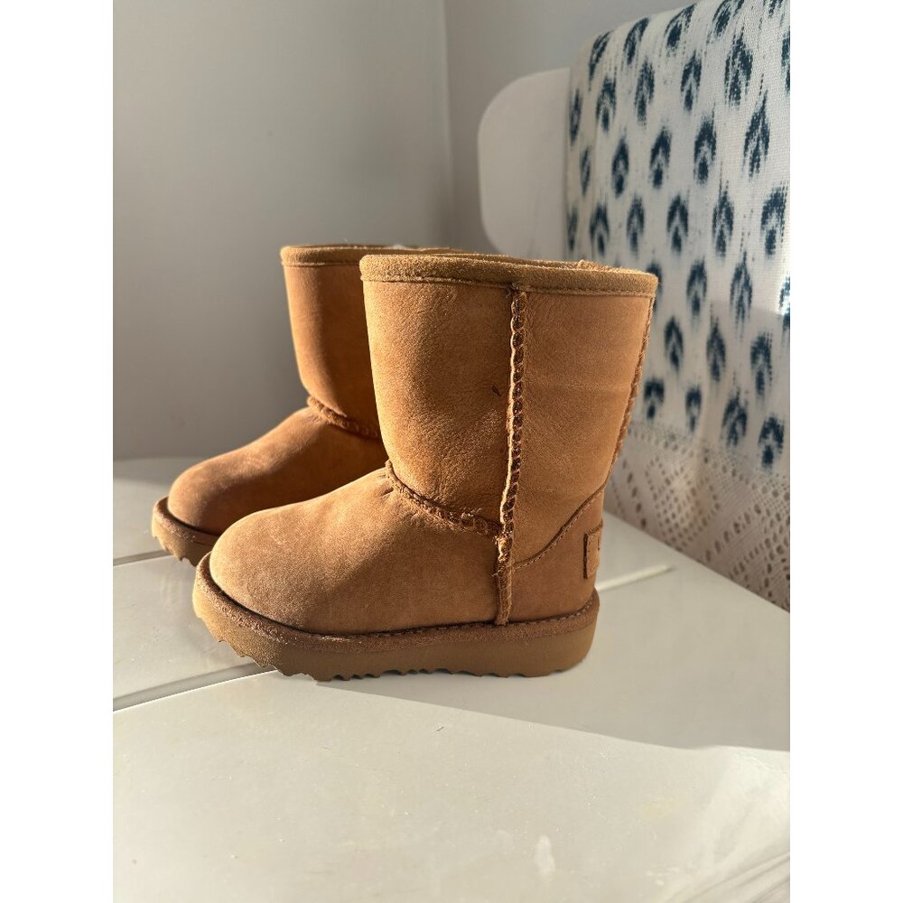 UGG Australia Toddler Classic II Natural Shearling/Sheepskin Boots, Size 7, NWOB